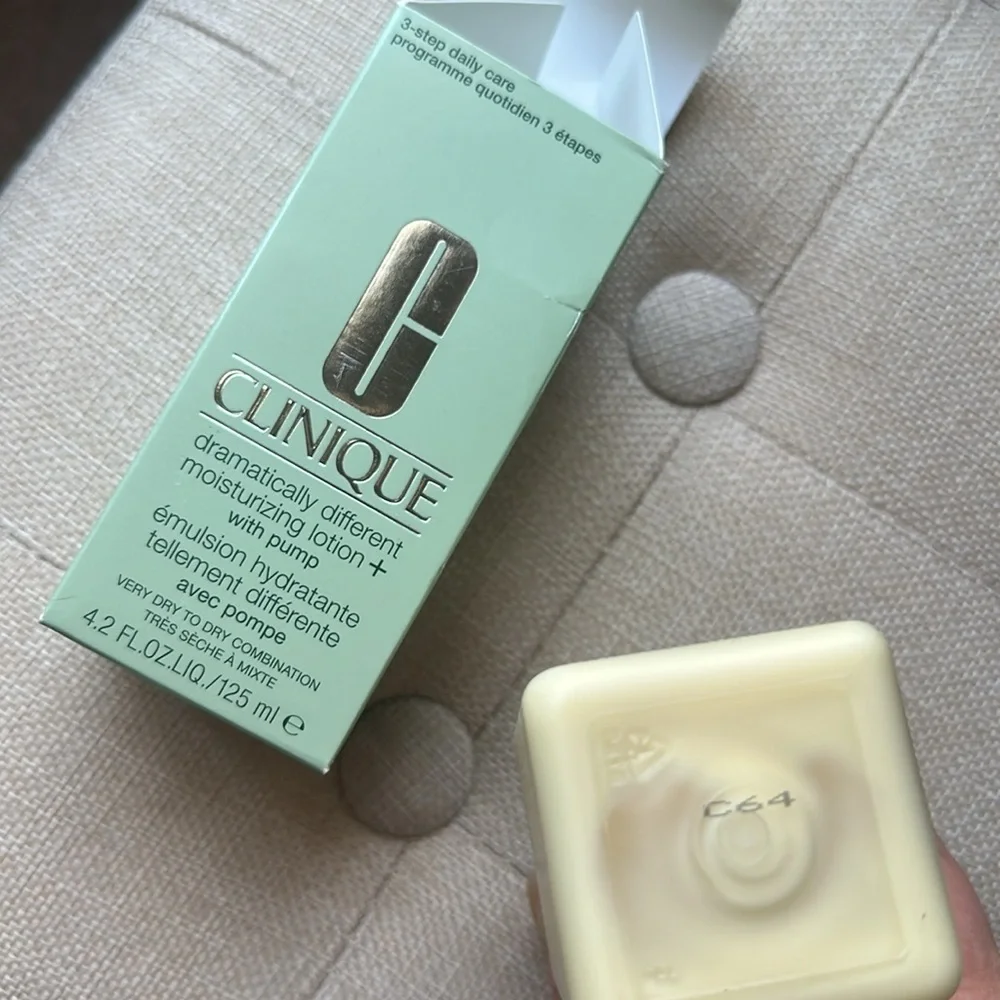Clinique 3-Step Dramatically Different Daily Moisturizing Lotion